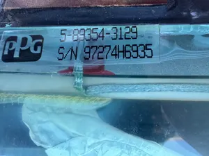 Boeing 737 Windshield